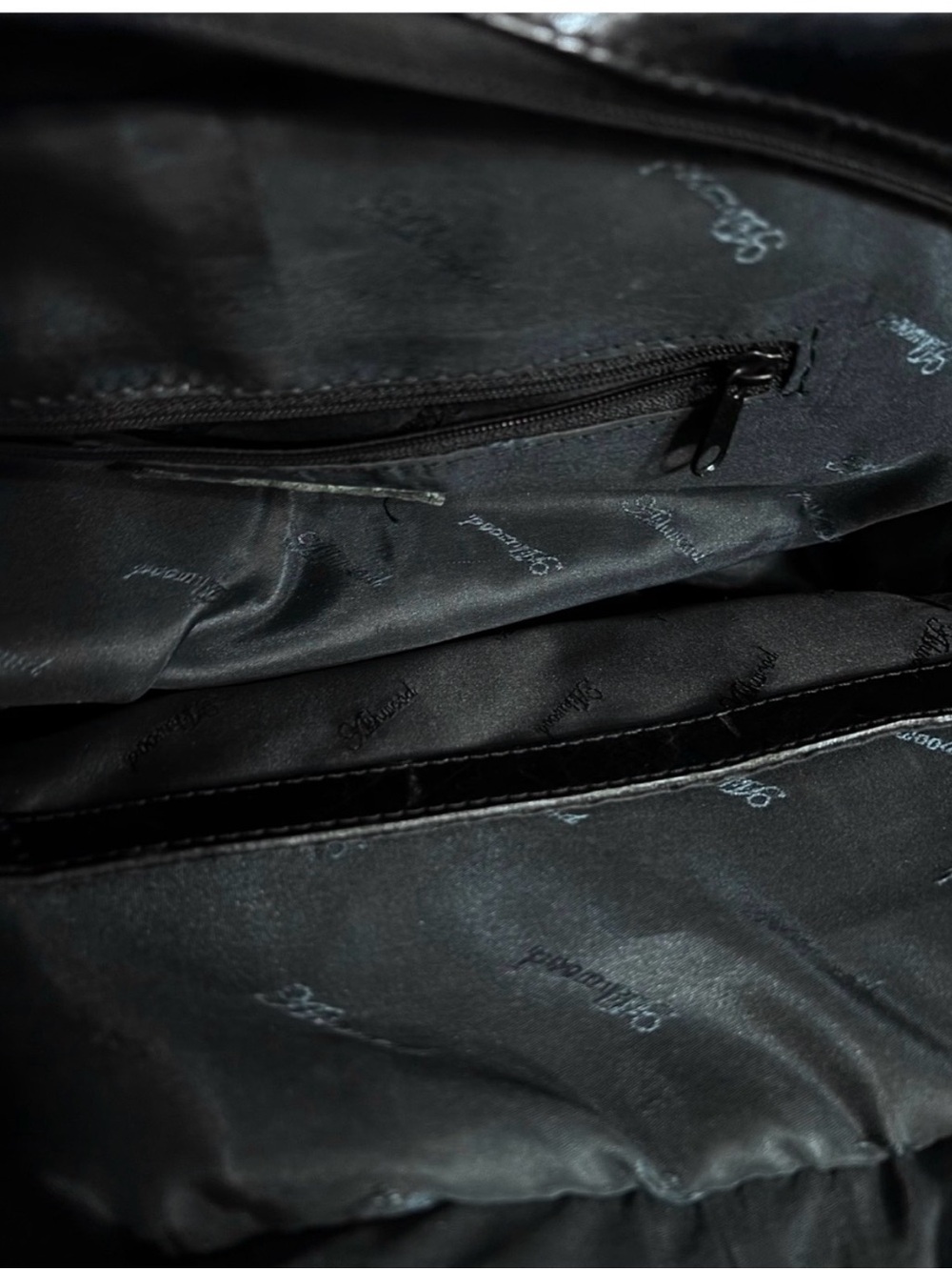 Genuine Ashwood Leather
Multi-Compartment
Satchel Bag - Sleek Black
10x16x5 - Picture 4 of 6